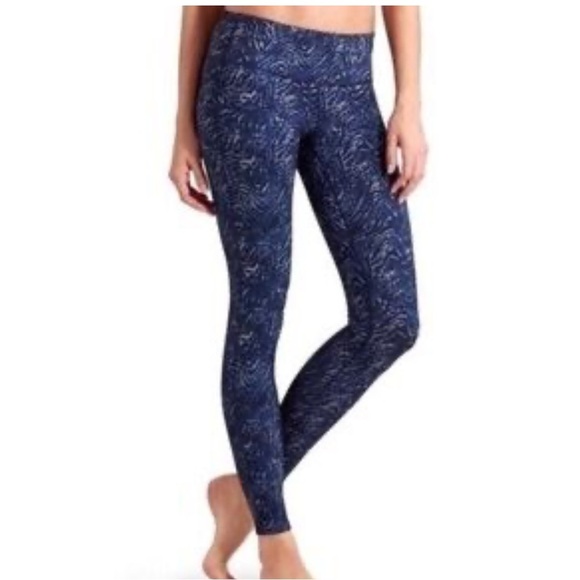 Athleta Aurora blue & gray patterned athletic leggings ankle length~Small - Picture 1 of 5
